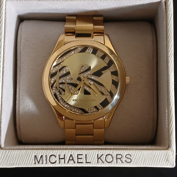 Micheal Kors MK 4561 Classic Gold Tone Womens Watch - Picture 7 of 8